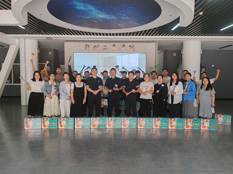 “艾在身边,锤出健康”机关分工会(现代教育技术中心、久久国产一㚫片免费观看)开展端午特别活动